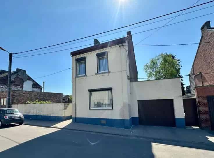 Huis Te Koop: Gezellige Familiewoning met Tuin en Garage