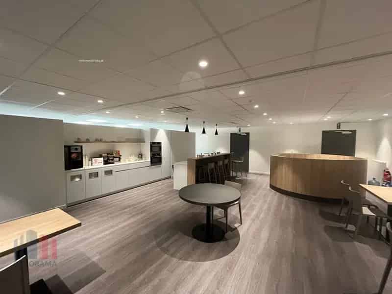 Kantoorruimte te huur Merelbeke 505m² Nabij R4 E40 E17
