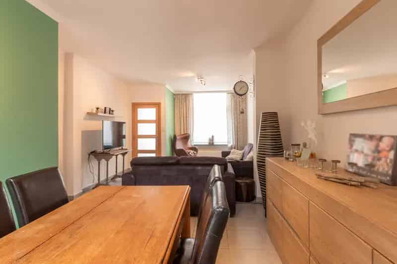 Gezellige Rijwoning met 4 Slaapkamers te Koop