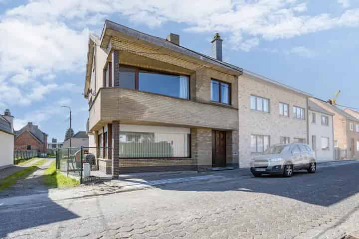 Huis te koop in Berlare: Ruime halfopen bebouwing