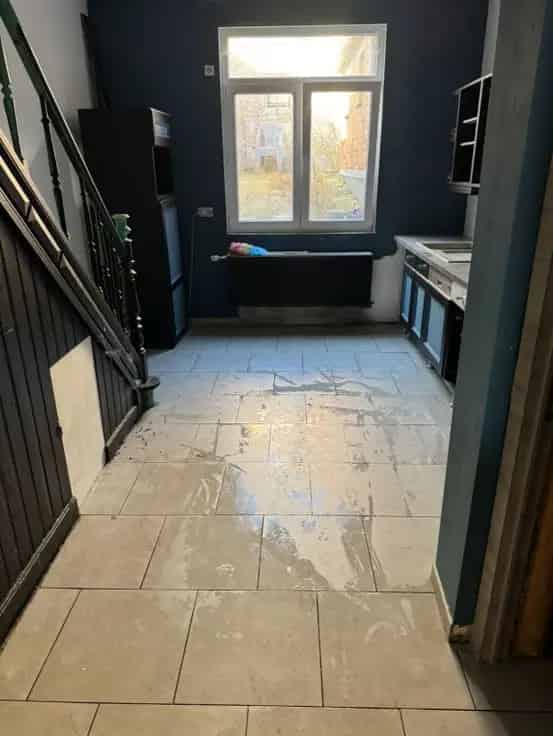 Huis Te Koop: Ruime woning met zolder en cour
