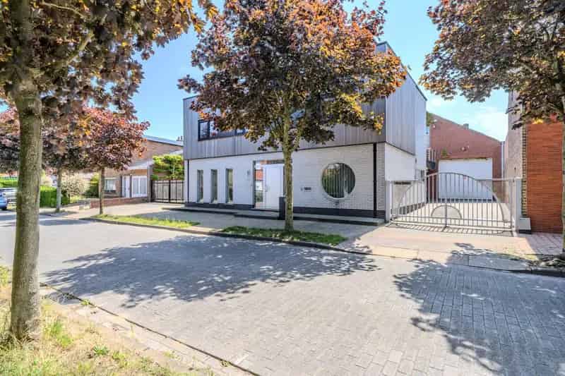 Instapklare woning met loods en vakantie appartement