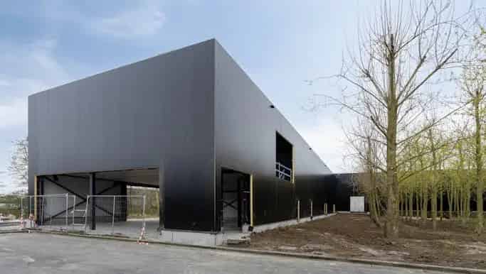 Magazijn met Kantoor te Huur Wevelgem