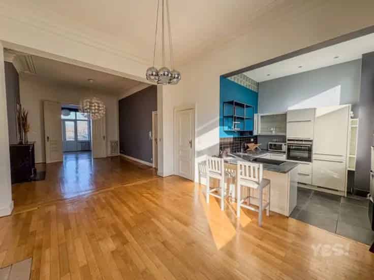 Appartement te Koop Elsene - 1 Slaapkamer - Nabij Station Etterbeek