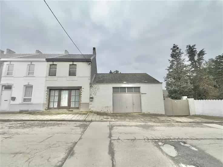 Ruime 4 Slaapkamers Huis Te Koop Grote Tuin Garages