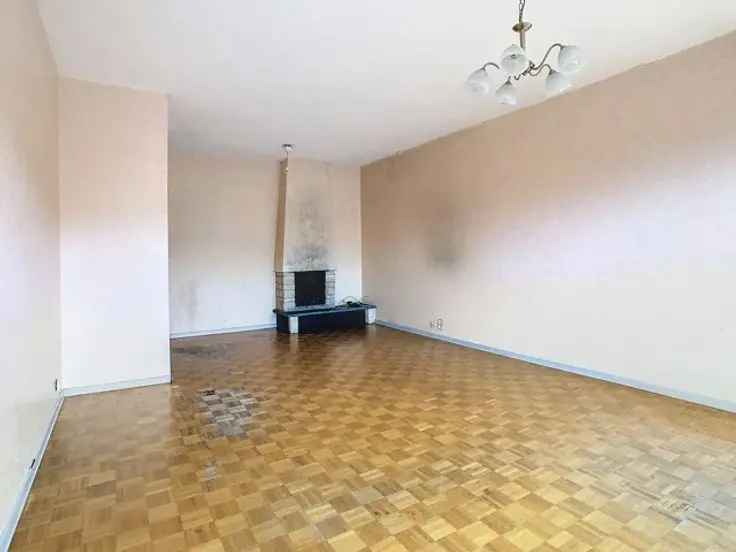 Te koop appartement te renoveren met 2 slaapkamers