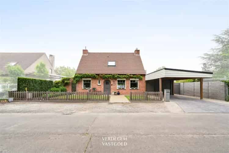 Landelijk wonen: Instapklaar huis met garages en atelier