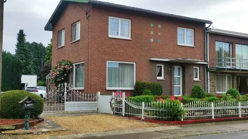 Huis te koop te renoveren met tuin en garage Lanklaar