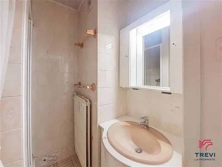 Appartement Te Koop Charleroi - 2 slaapkamers - Garage - Balkon
