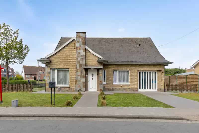 Te renoveren woning met karakter in Diksmuide