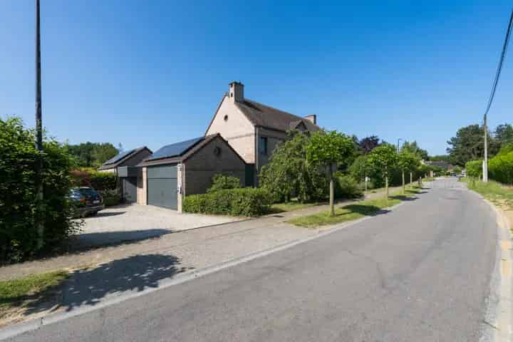 Ruime Villa te Ottignies 5 slaapkamers zwembad tuin