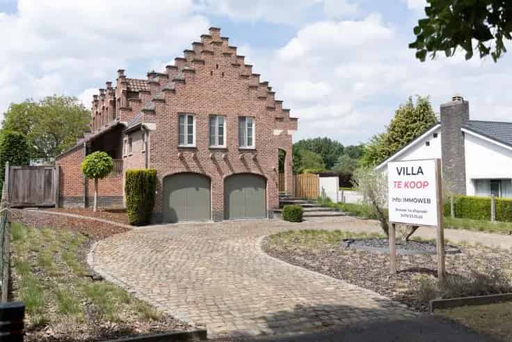 Ruime Villa te Koop Iddergem Nabij Ninove