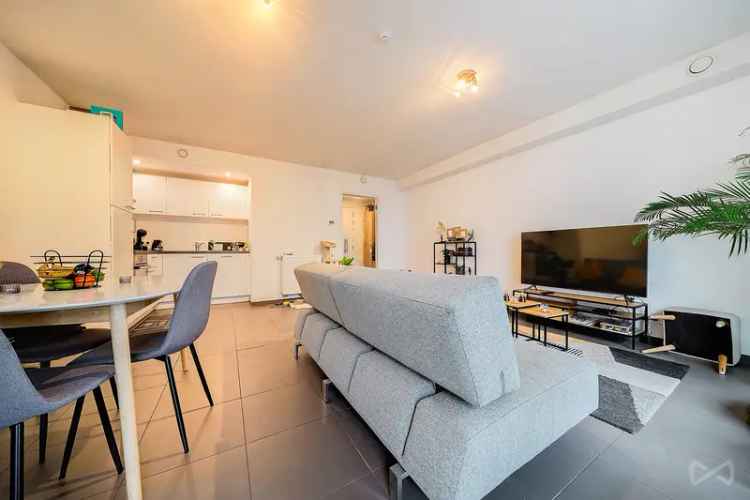 Te koop appartement in Anderlecht met één slaapkamer en moderne voorzieningen