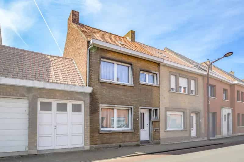 Te renoveren Rijwoning Eernegem 3 slaapkamers