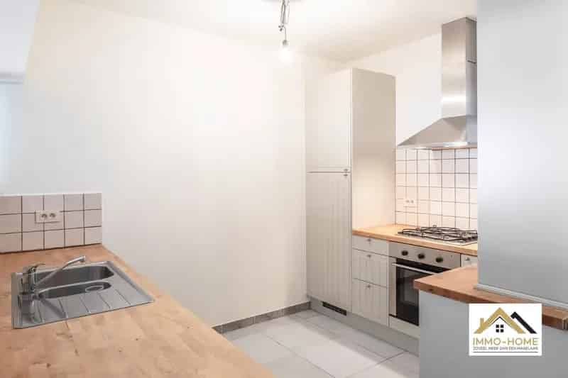 Eigendom( 2 appartementen) met loods en bijzonder veel potentieel