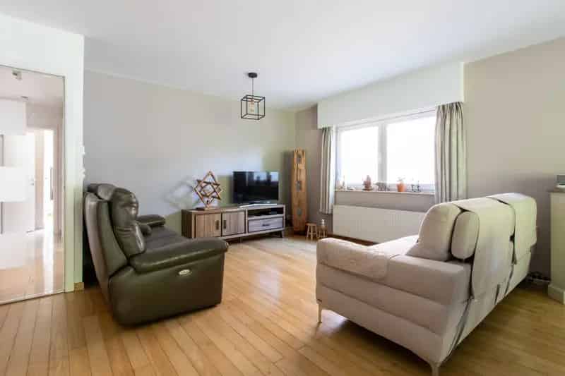 Gelijkvloers Appartement met Tuin en Garage te Koop