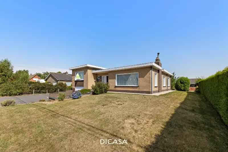 Huis te koop Hooglede: alleenstaande woning met loods