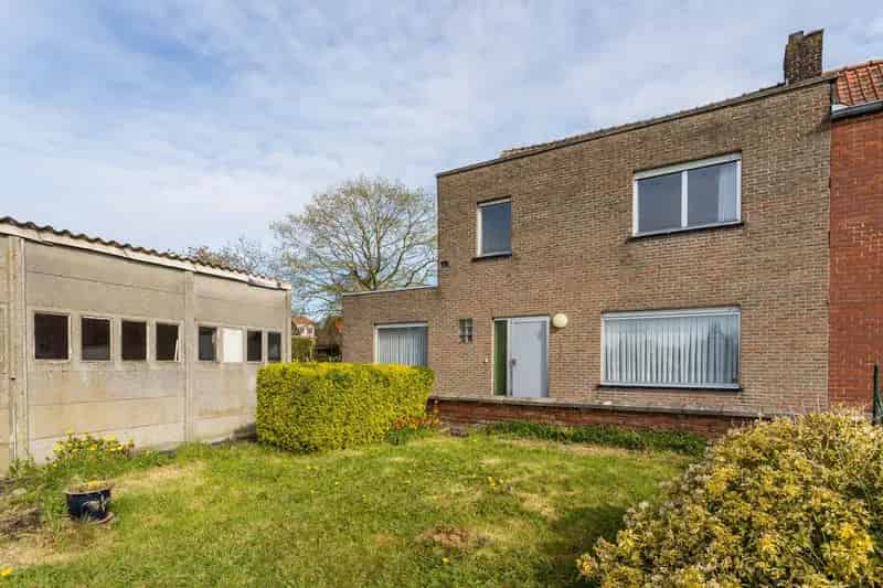 Te renoveren huis Gullegem: Ruime woning met renovatiemogelijkheden