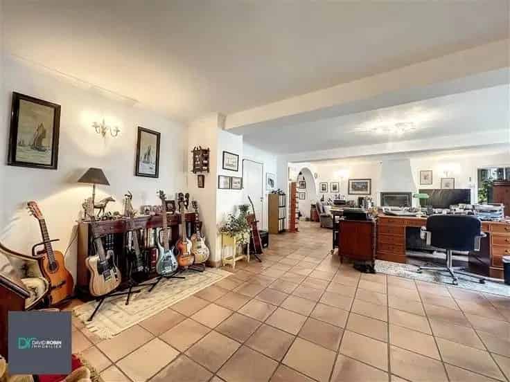 Huis Te Koop Fermette met Paardenboxen en Studios