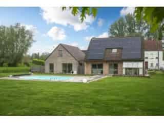 Luxe Villa te Huissignies met 2 Woningen Zwembad en Zonnepanelen