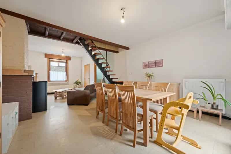 Huis te koop Roeselare-Beveren: Charmante woning met garage en tuin