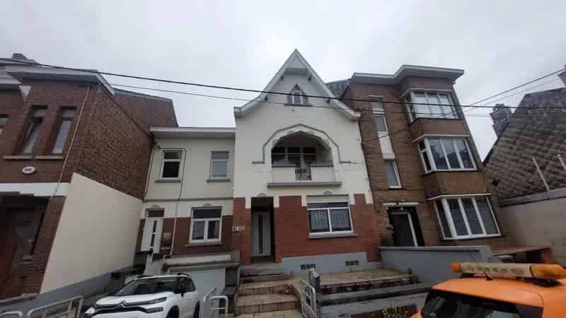 Ruime woning te huur nabij station Charleroi