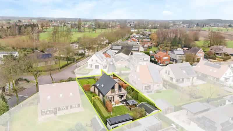 Huis te koop in Knesselare - Gemoderniseerd met warmtepompen en zonnepanelen