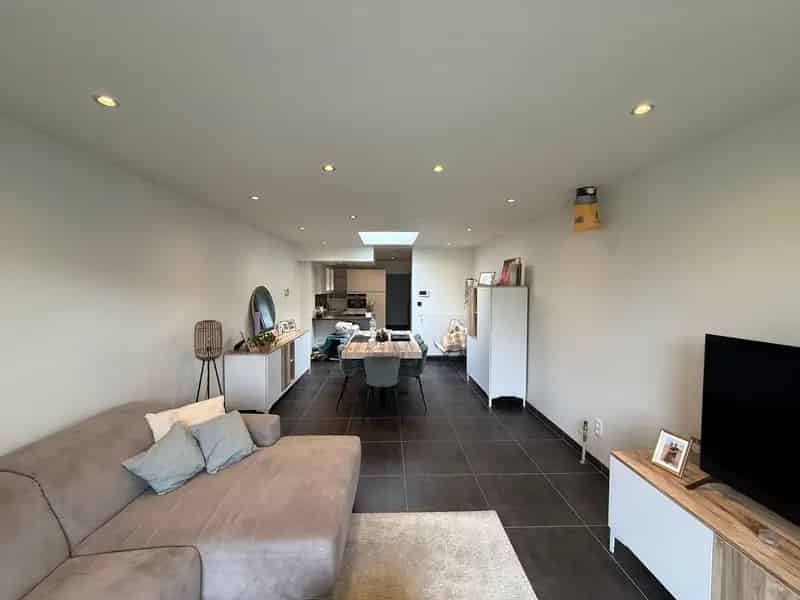 Gerenoveerde Rijwoning met Garage