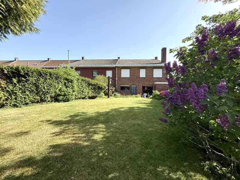 Huis te koop Ellezelles: 4 slaapkamers, garage en tuin