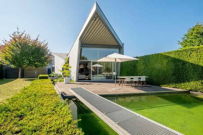 Architectenwoning te koop Waregem - 3 slaapkamers - zwemvijver