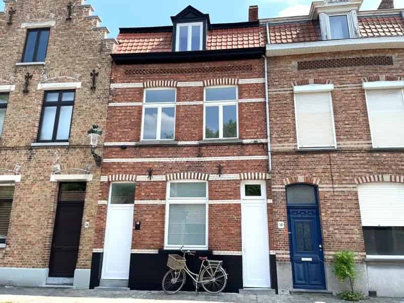 Huis te huur Brugge Centrum: Gerenoveerde woning met tuin en terras