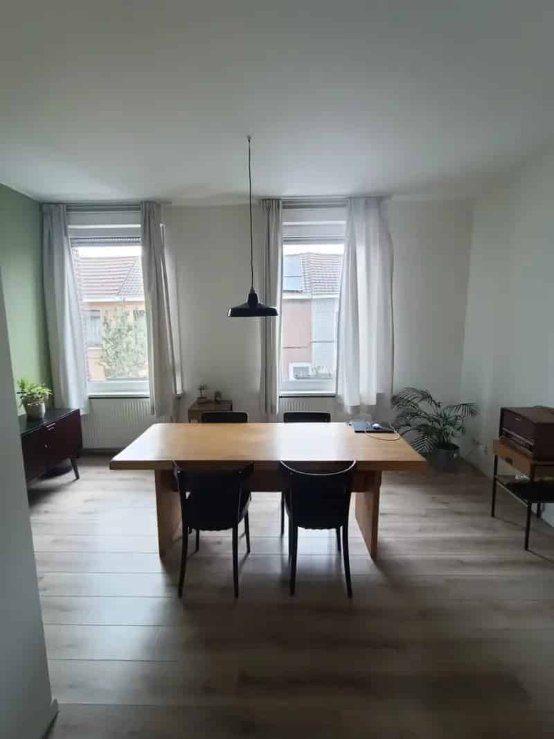 Gerenoveerde Starterswoning Nabij Centrum