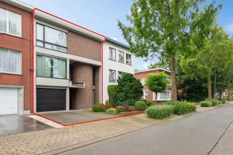 Prachtige bel-étage (205m²) met mogelijkheden op toplocatie te Mortsel!