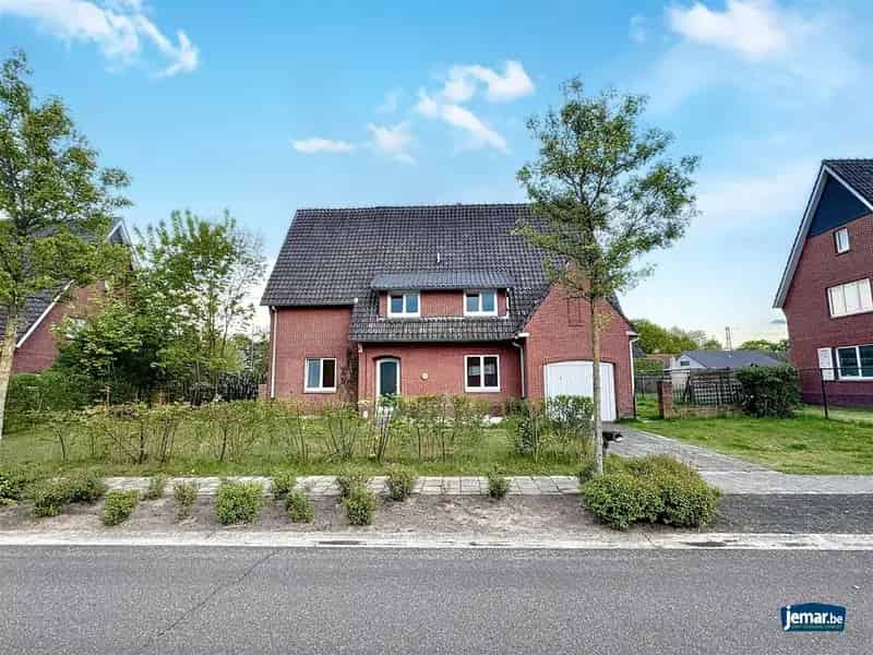 Huis te renoveren in Peer met 4 slaapkamers en garage