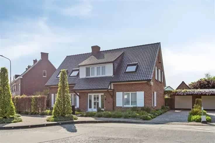 Huis Te Koop Bevere: Stijlvolle Woning met Jacuzzi en Garage