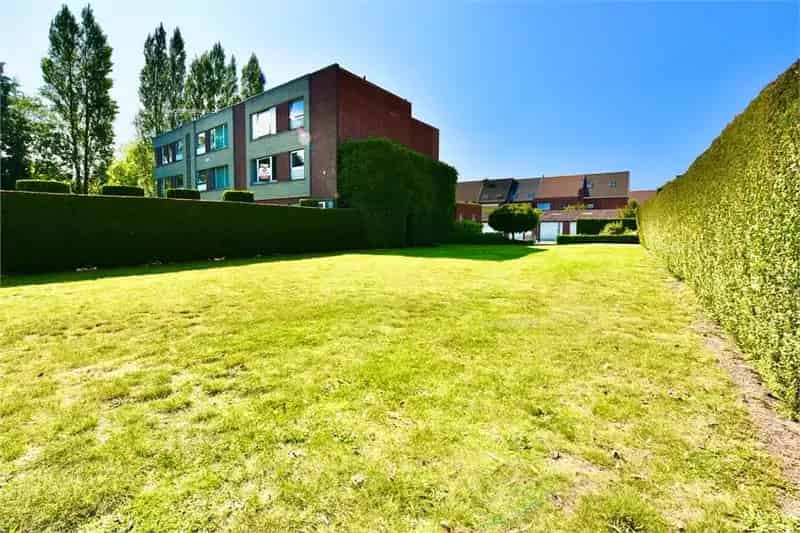 Appartement te koop Eeklo: 2 slaapkamers, grote tuin, nabij centrum