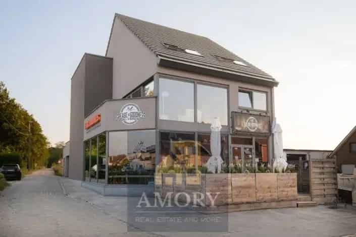 Handelsgelijkvloers met Duplex Appartement