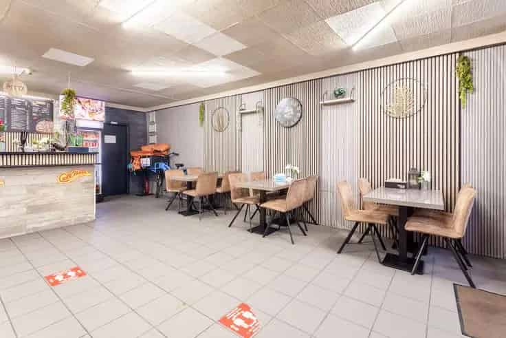 Handelspand met Duplex Appartement en Garage