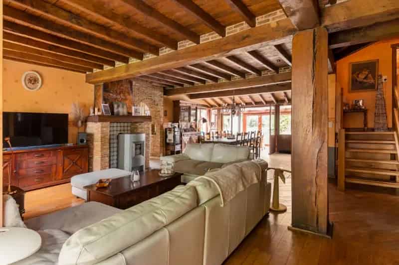 Centraal gelegen landhuis 1558m2 3 slaapkamers Nijvel