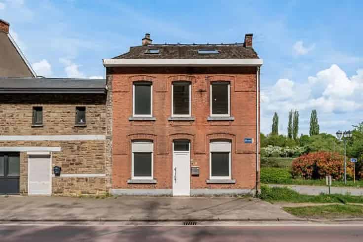 Huis Te Koop: Drie Gevels Hoofdas Twee Parkeren