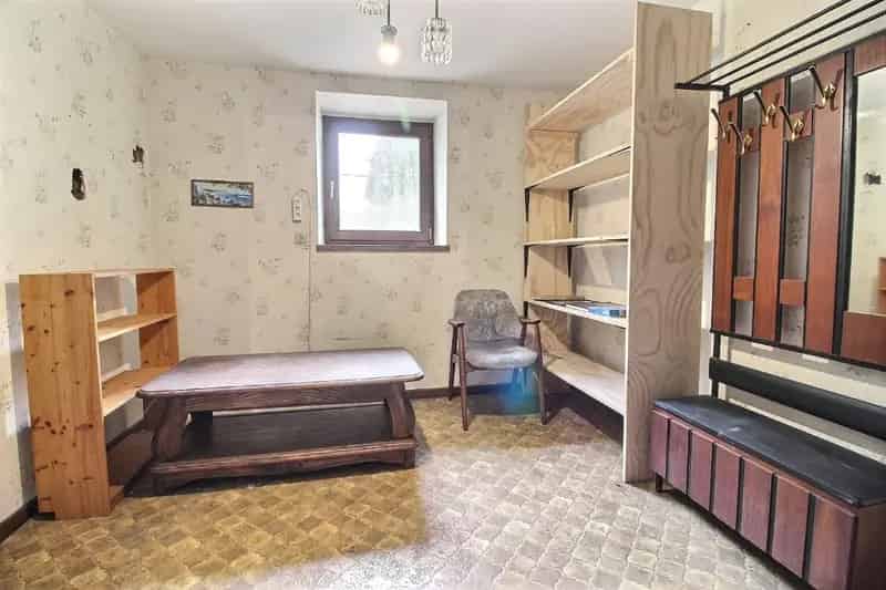 Te renoveren woning met 4 slaapkamers en garage