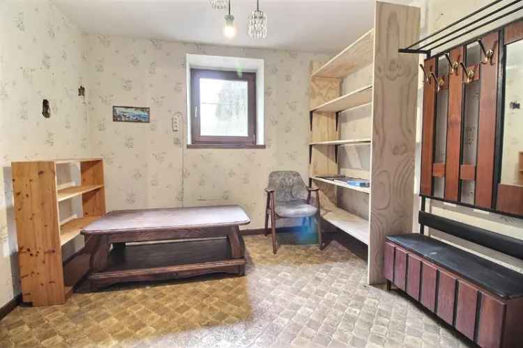 Te renoveren woning met 4 slaapkamers en garage