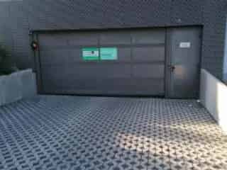 Parking te Huur Sint-Agatha-Berchem - Vlakbij Bushalte en Begraafplaats