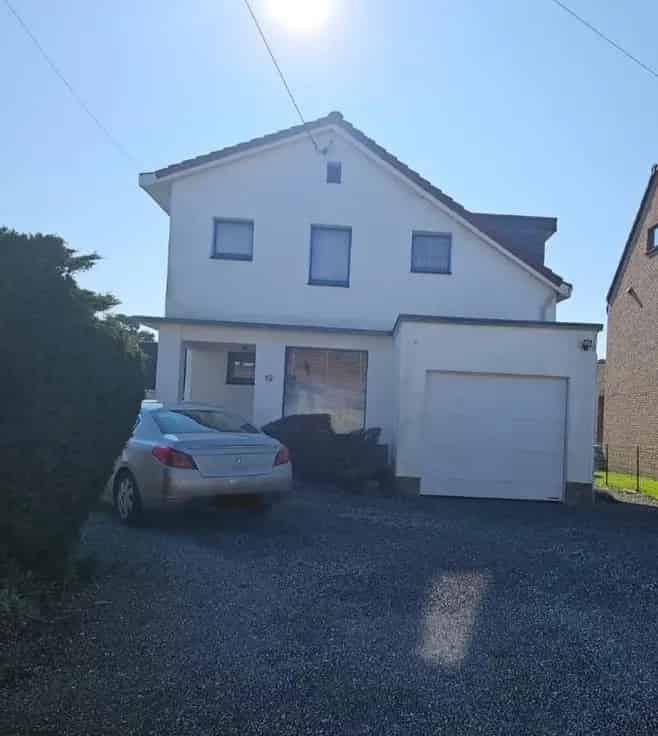 Te renoveren 4-gevelhuis met garage en 3 slaapkamers