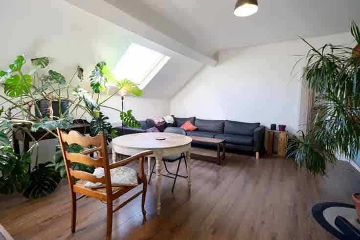 Duplex Appartement Molenbeek 2 slaapkamers Verbouwde Zolder