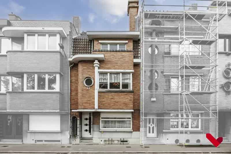 Te renoveren Art Deco woning met 4 slaapkamers en tuin