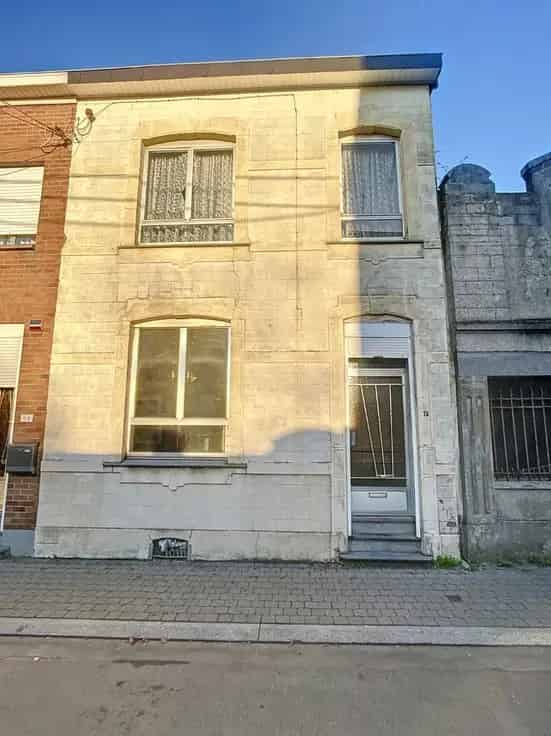 Te renoveren huis met 2 slaapkamers en tuin