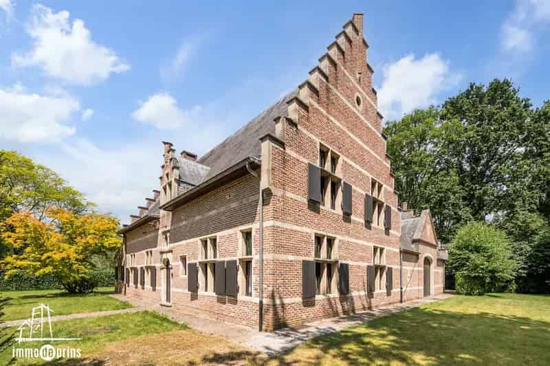 Ruime Villa te Koop in Waasmunster