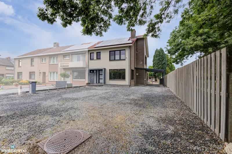 Gerenoveerde woning te Lanaken 3 slaapkamers carport tuin
