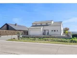 Moderne Villa te Koop - Ruimte, Rust en Uitzicht
